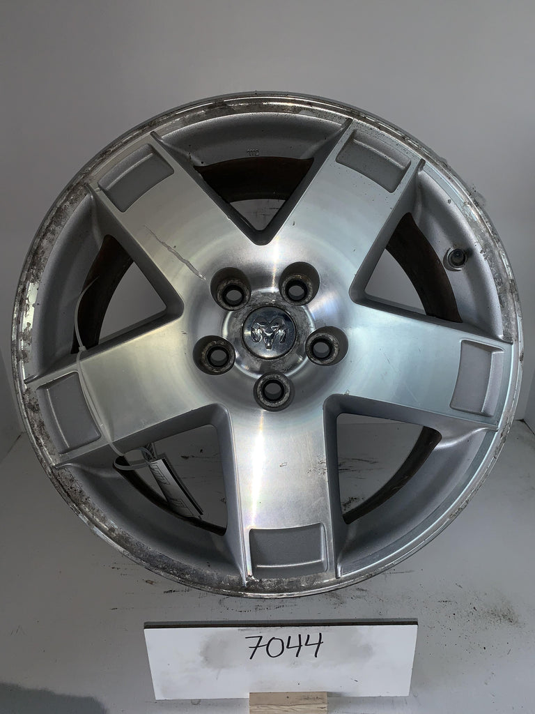2005-2007 Dodge Magnum OEM Aluminum Wheel